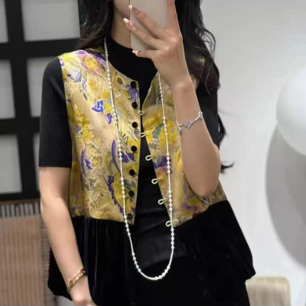 高品质新中式撞色拼接提花丝绒马甲女秋季新款时尚圆领单排扣坎肩