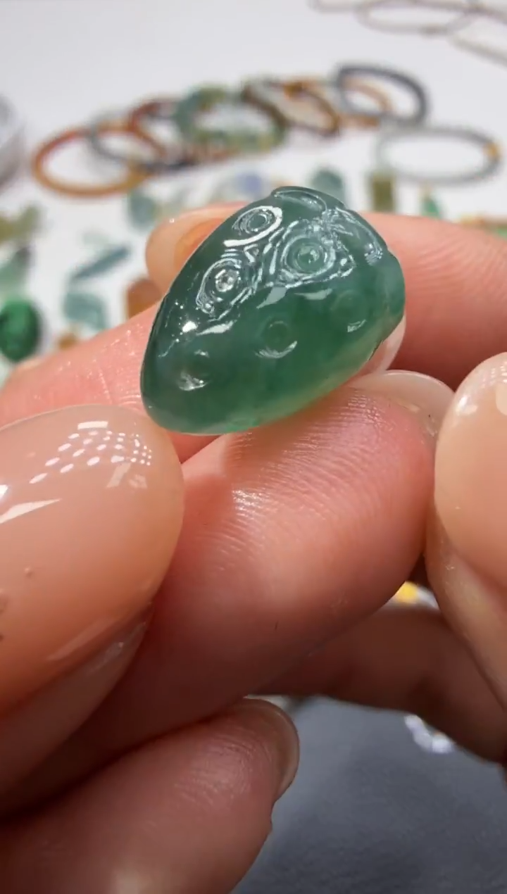 未镶嵌定制翡翠草莓