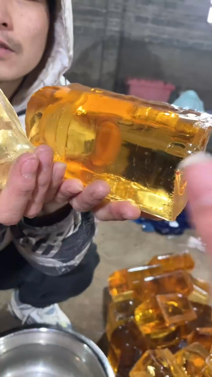 新疆五彩石原石摆件