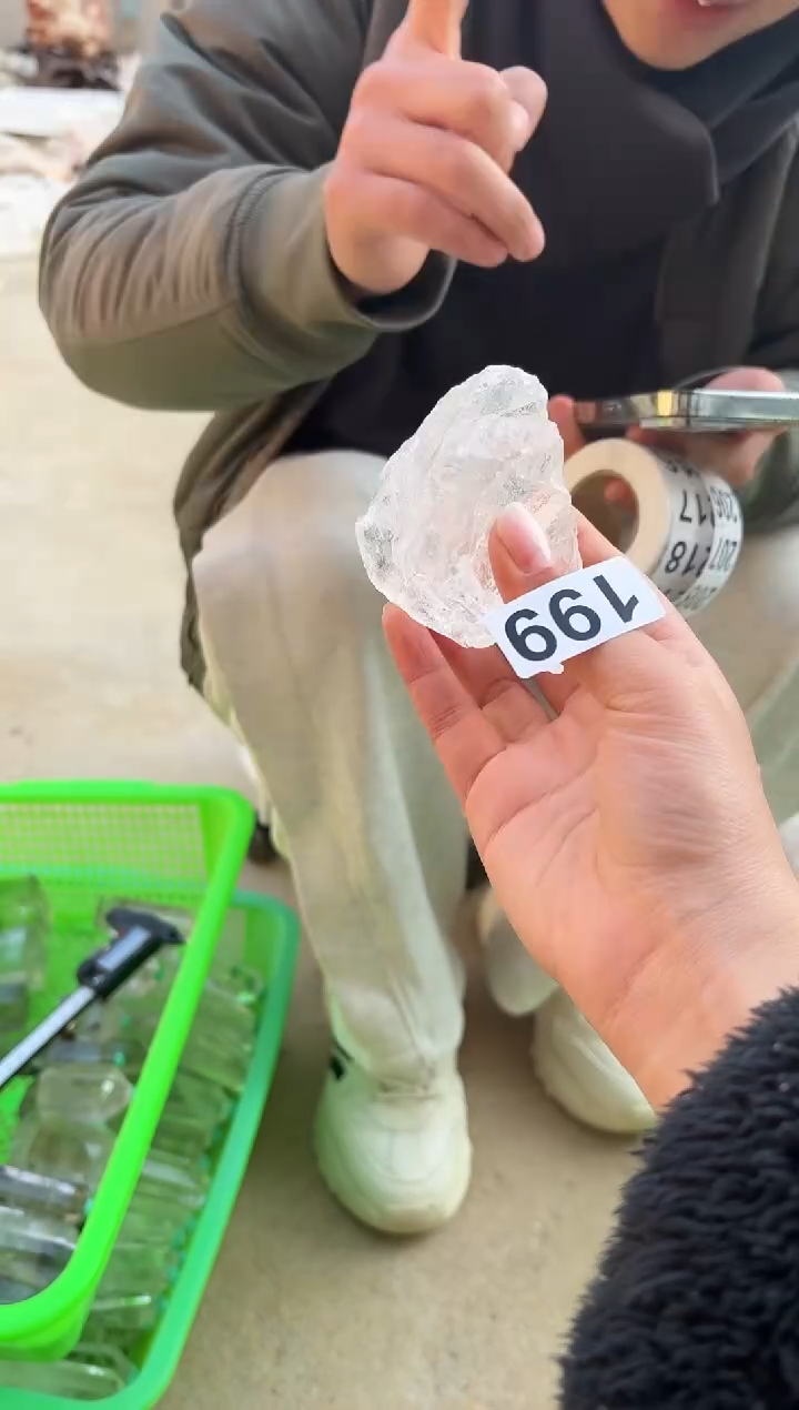【闪购商品】摆件未镶嵌水晶白阿赛 199