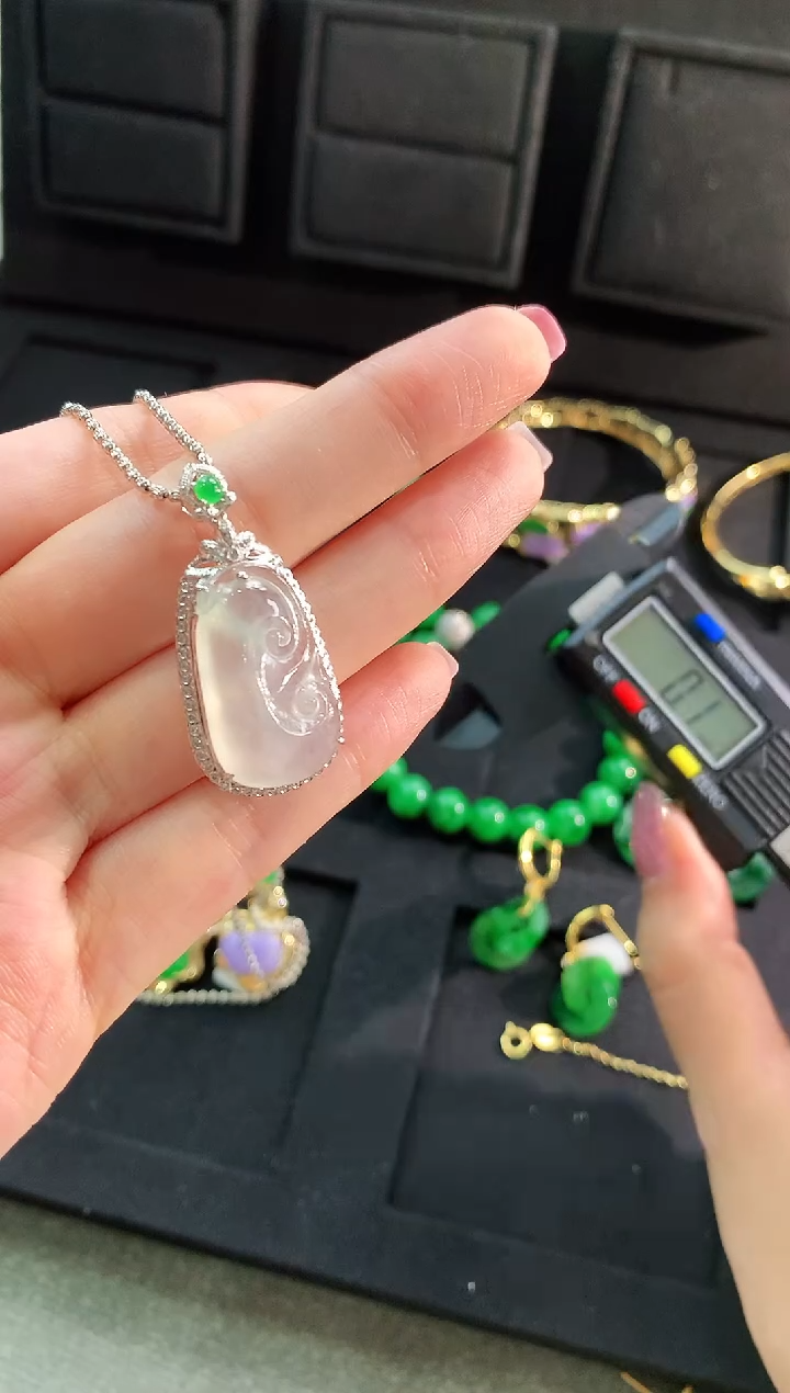 【闪购商品】翡翠吊坠(不含链)18K金镶嵌吊坠