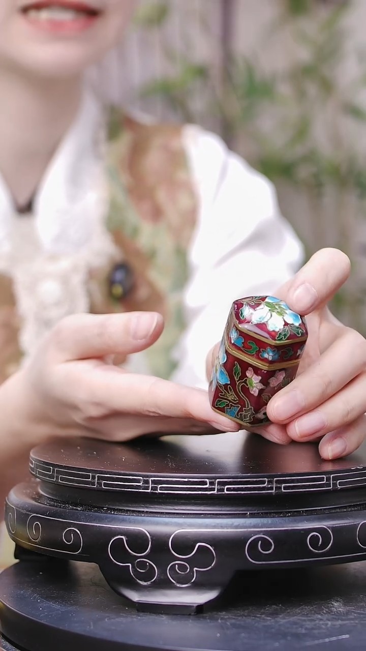 【闪购商品】非遗技艺 景泰蓝粉盒六棱红色