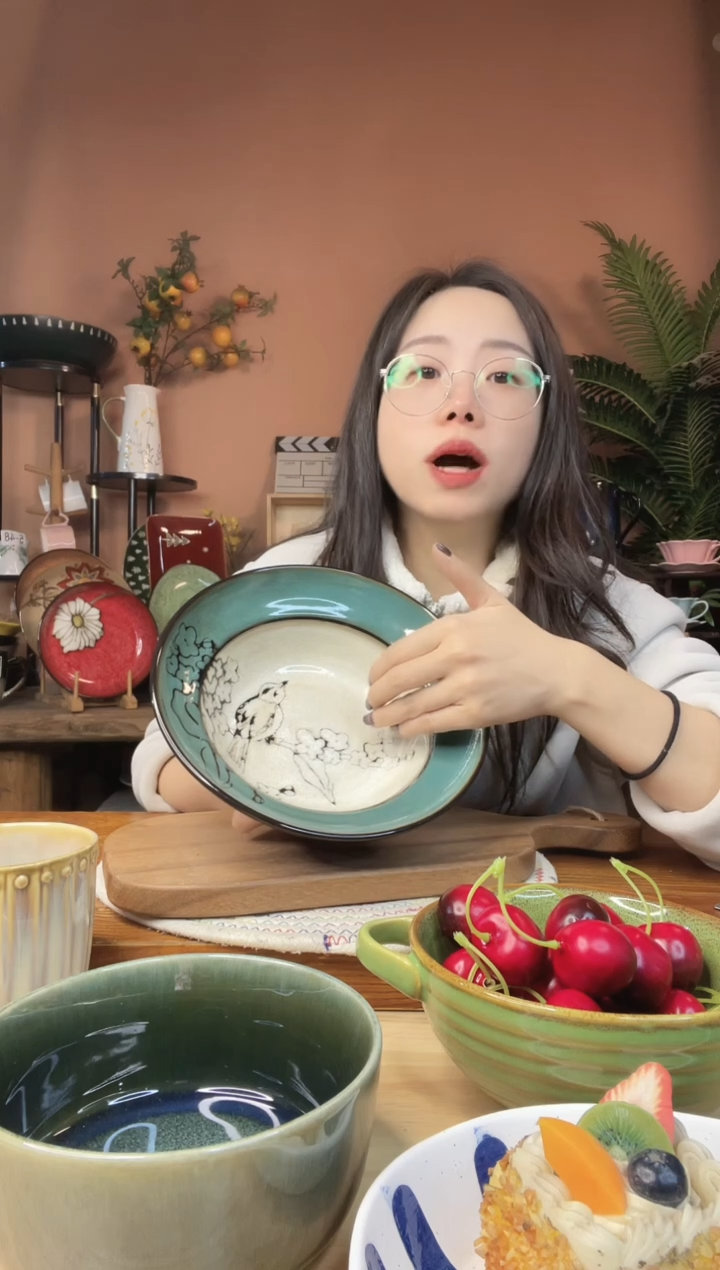 陶瓷8.6英寸手绘花鸟草帽碗 微瑕疵