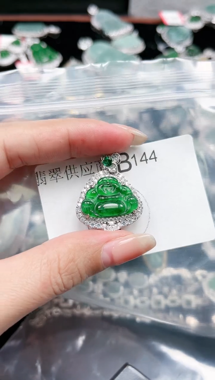 【闪购商品】翡翠颈饰未镶嵌赠皮绳144