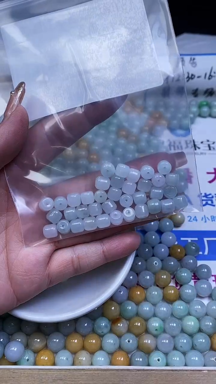未镶嵌翡翠手饰王**妃M728 翡翠 老型散珠6*6mm