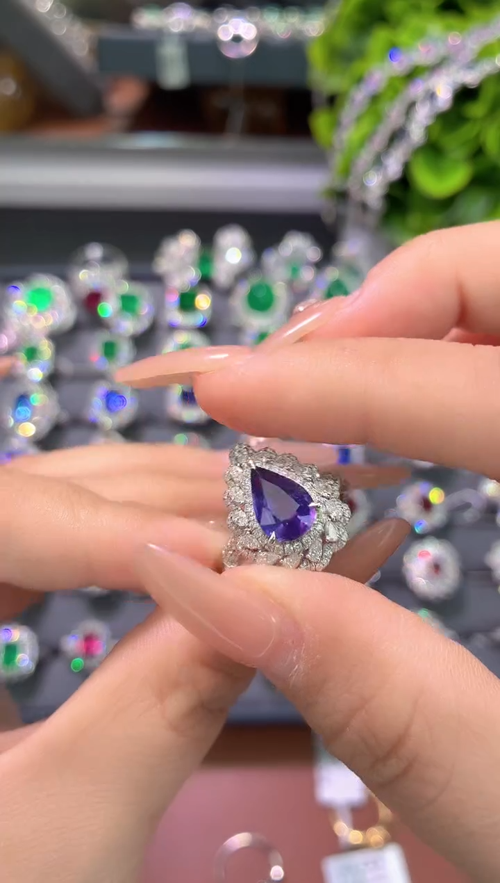 戒指彩色蓝宝石18K金镶嵌-2.12克拉*无烧紫蓝宝