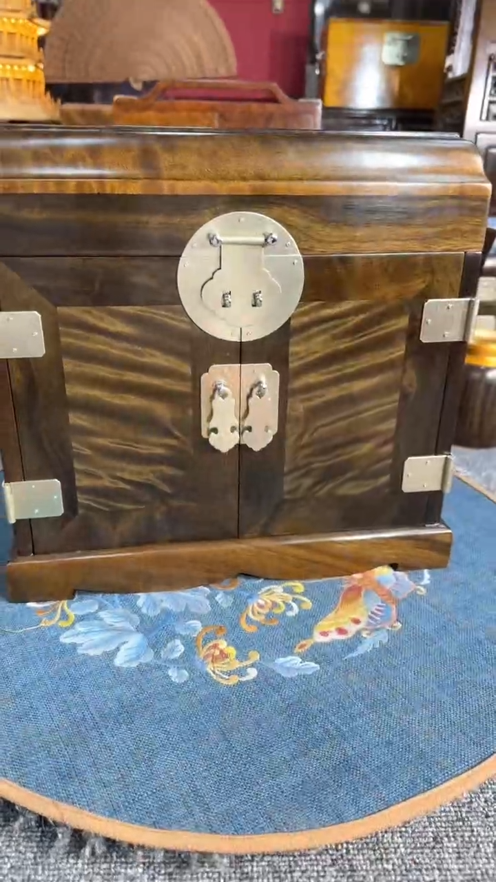 【闪购商品】乌木类成套家具阴沉官皮箱   s18