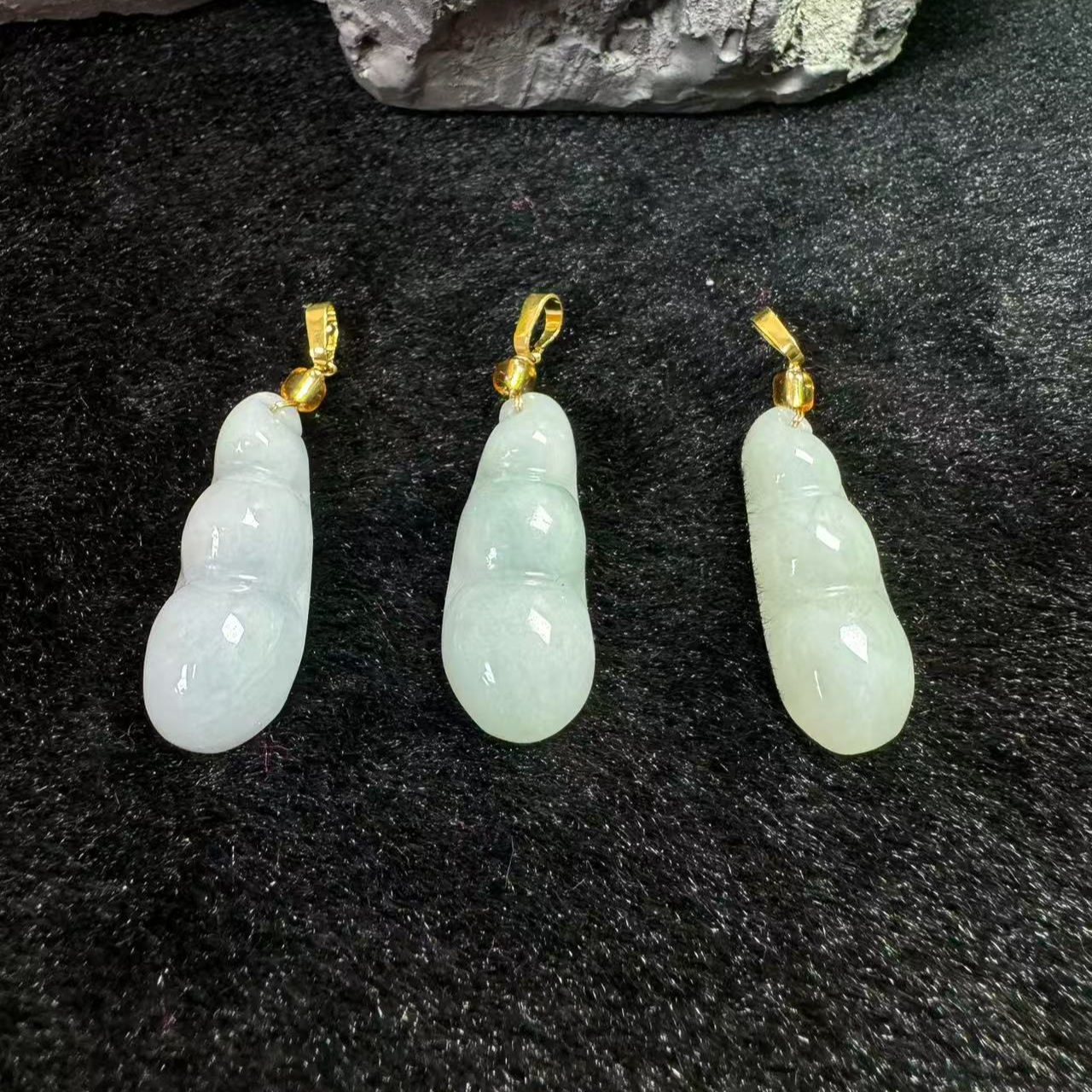 【星辰珠宝】精美时尚四季豆翡翠吊坠-多样性只发一件-赠链子