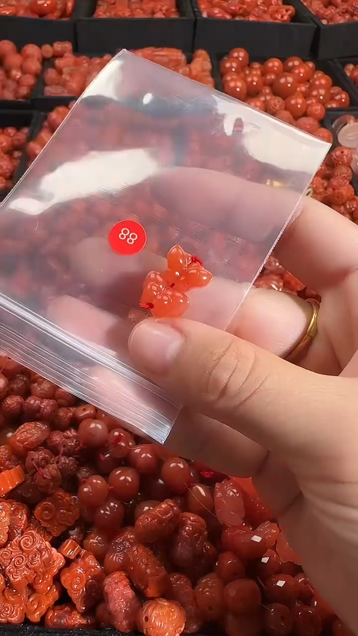 颈饰未镶嵌南红玛瑙1