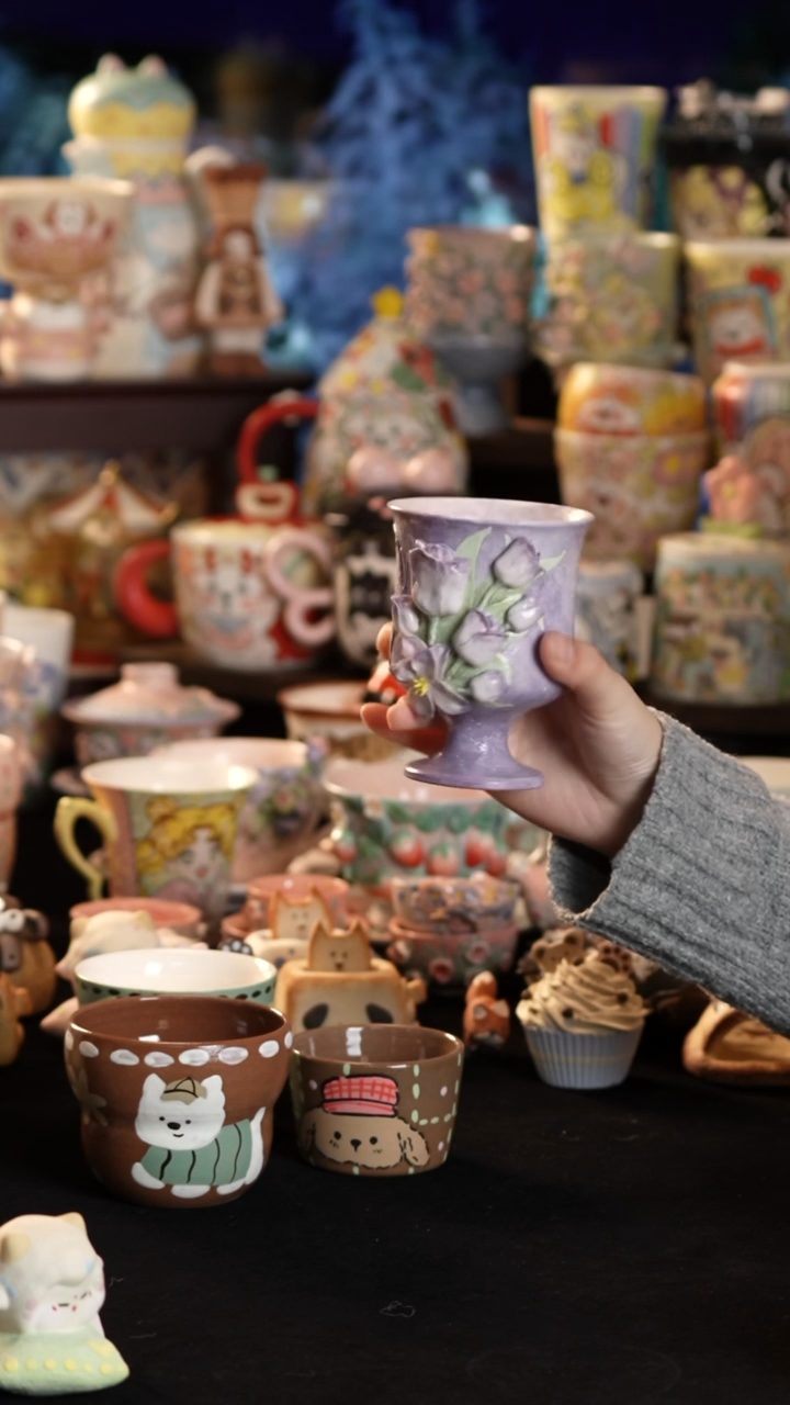 摆件陶景德镇釉下彩手绘设计师款陶瓷