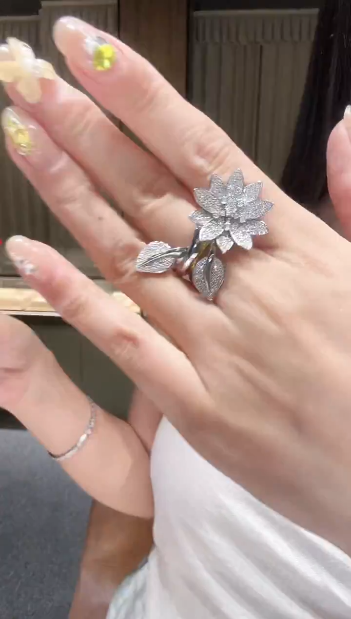 铂Pt950镶嵌戒指钻石莲花