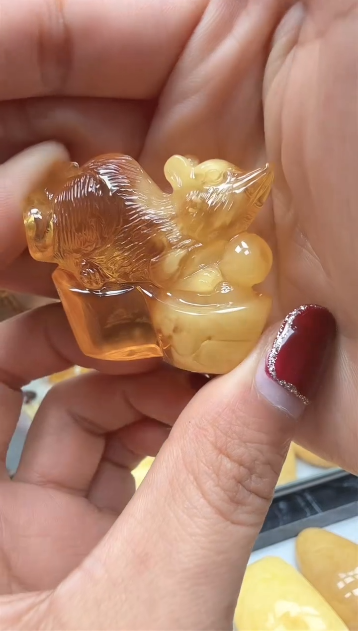 【闪购商品】琥珀裸石未镶嵌摆件