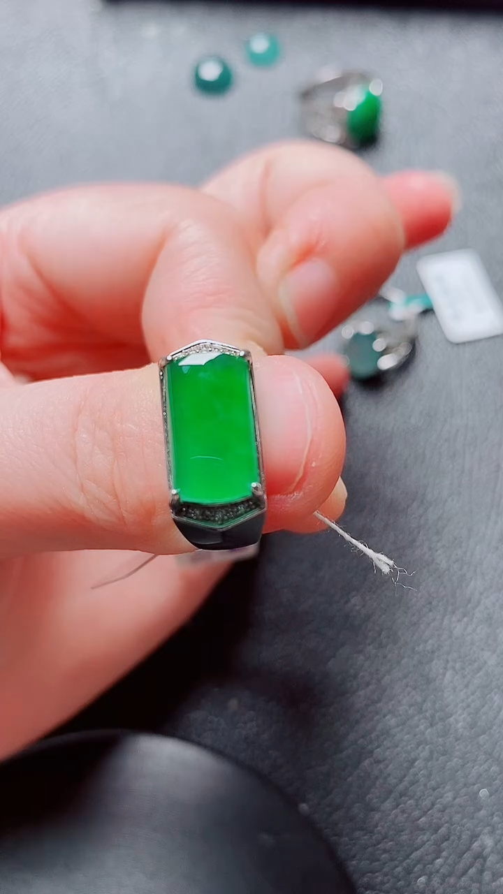 翡翠戒指银S925镶嵌1111