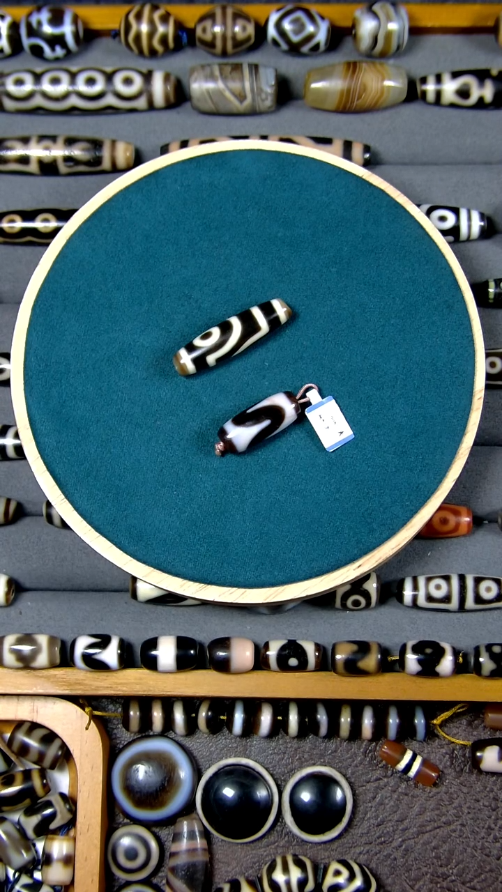 未镶嵌颈饰玛瑙/玉髓七*两眼和虎牙