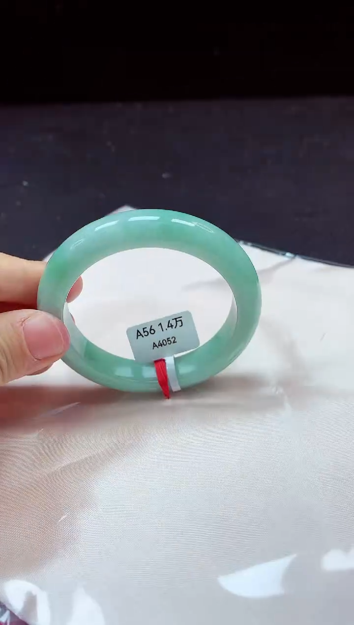 【闪购商品】翡翠手镯未镶嵌镯子56+