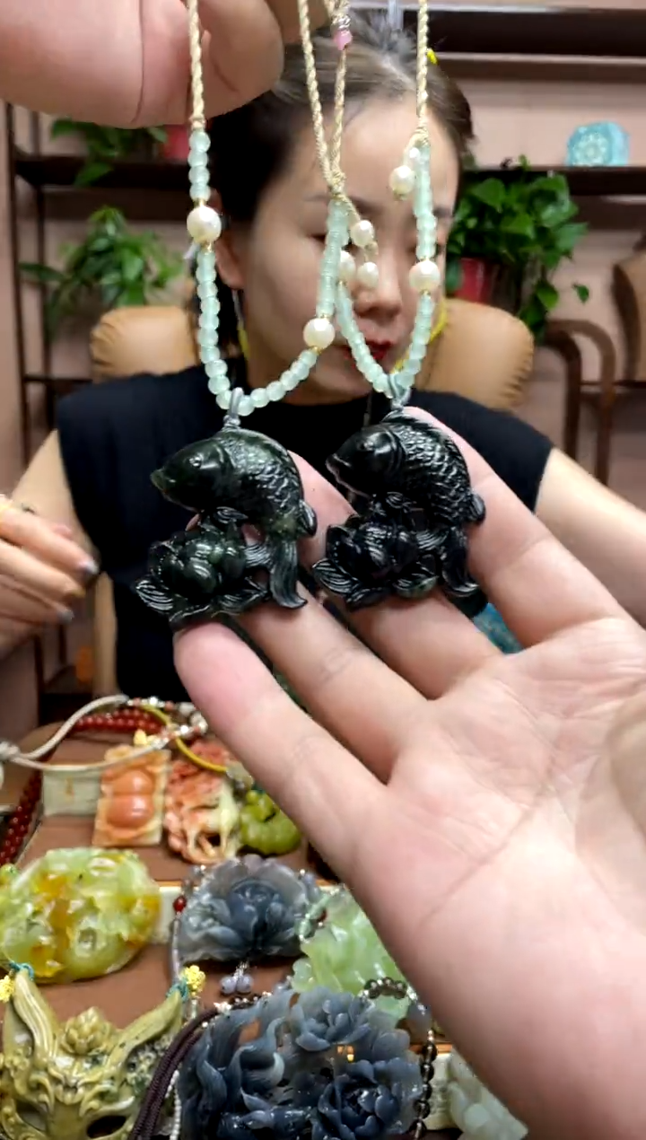 未镶嵌岫玉吊坠多样性发货发其中之一