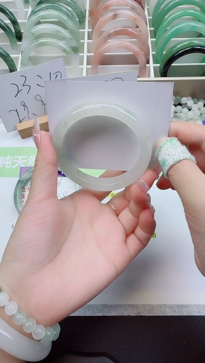 【闪购商品】石英质玉手镯未镶嵌97/57-58圈