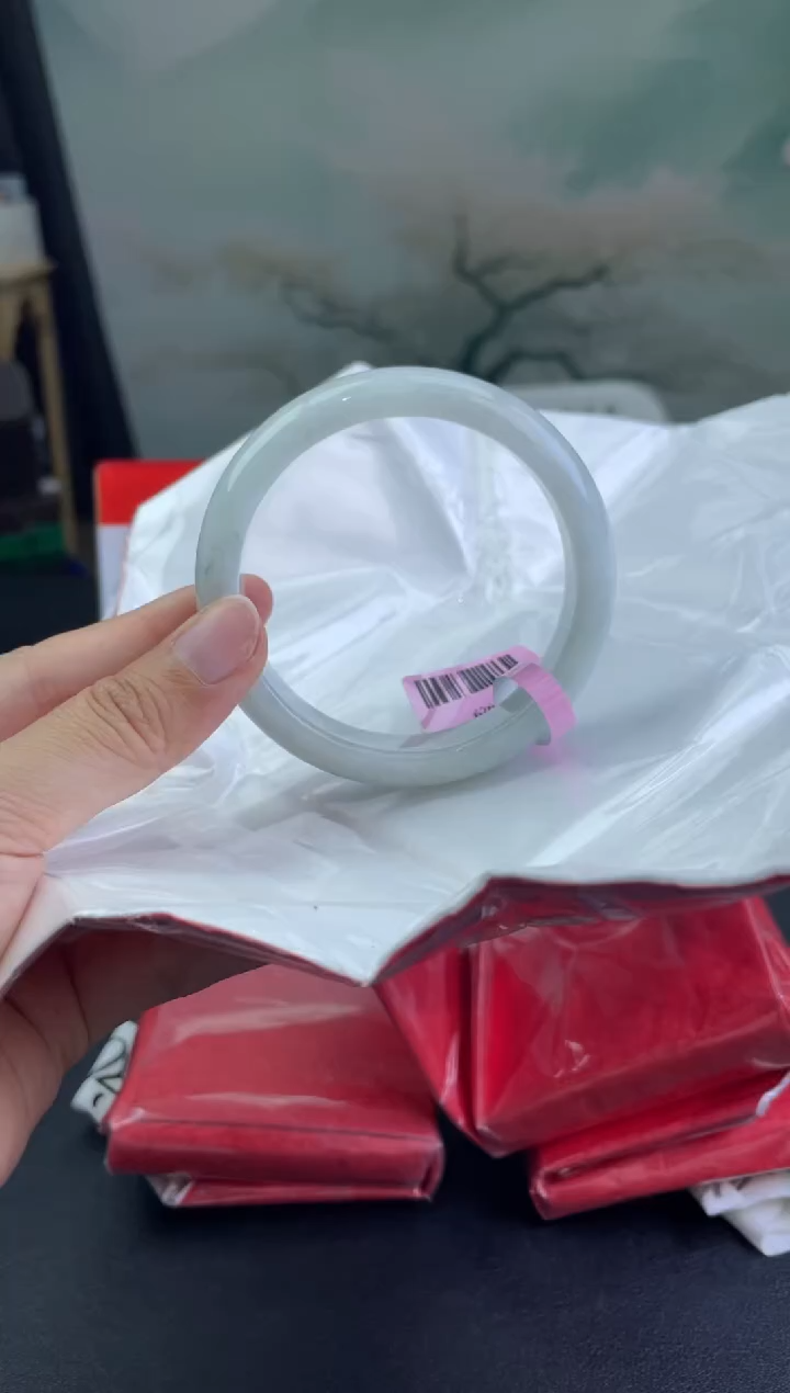 翡翠手镯未镶嵌8翡翠手镯（微瑕）