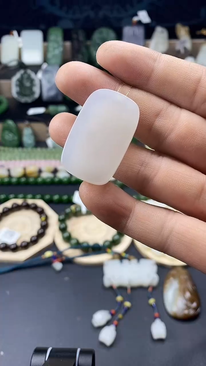 和田玉未镶嵌颈饰1