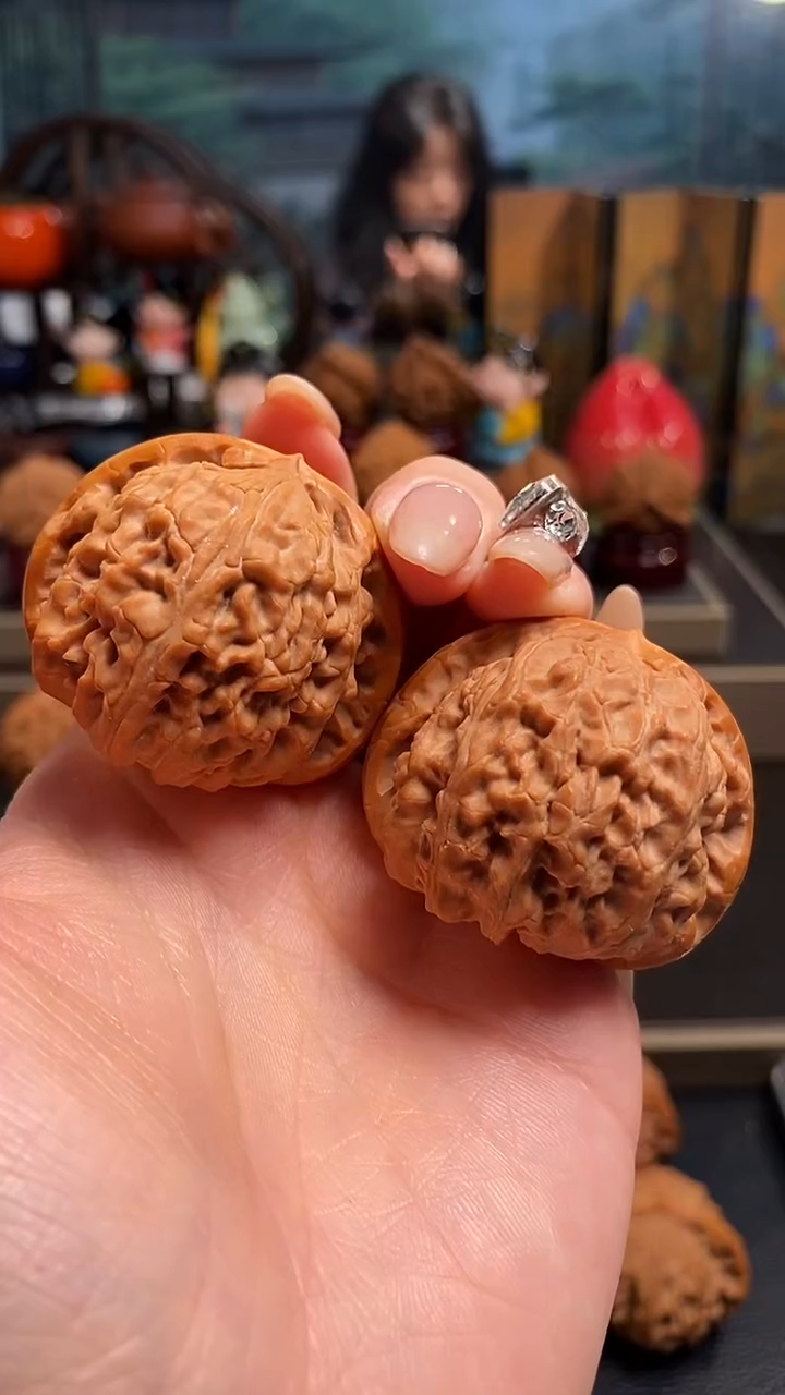 【闪购商品】文玩核桃把件H 672白狮子41尺