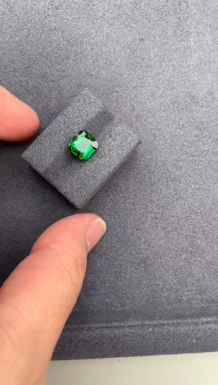 【闪购商品】碧玺裸石未镶嵌2.7ct绿碧玺