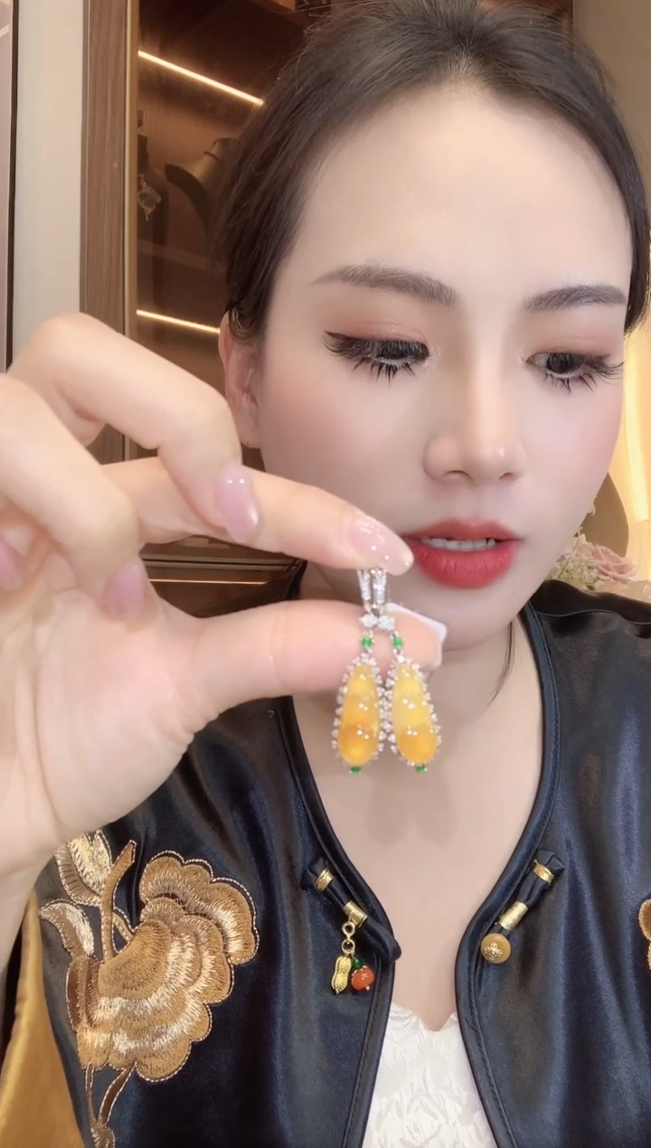 【闪购商品】翡翠耳饰18K金镶嵌D34一对