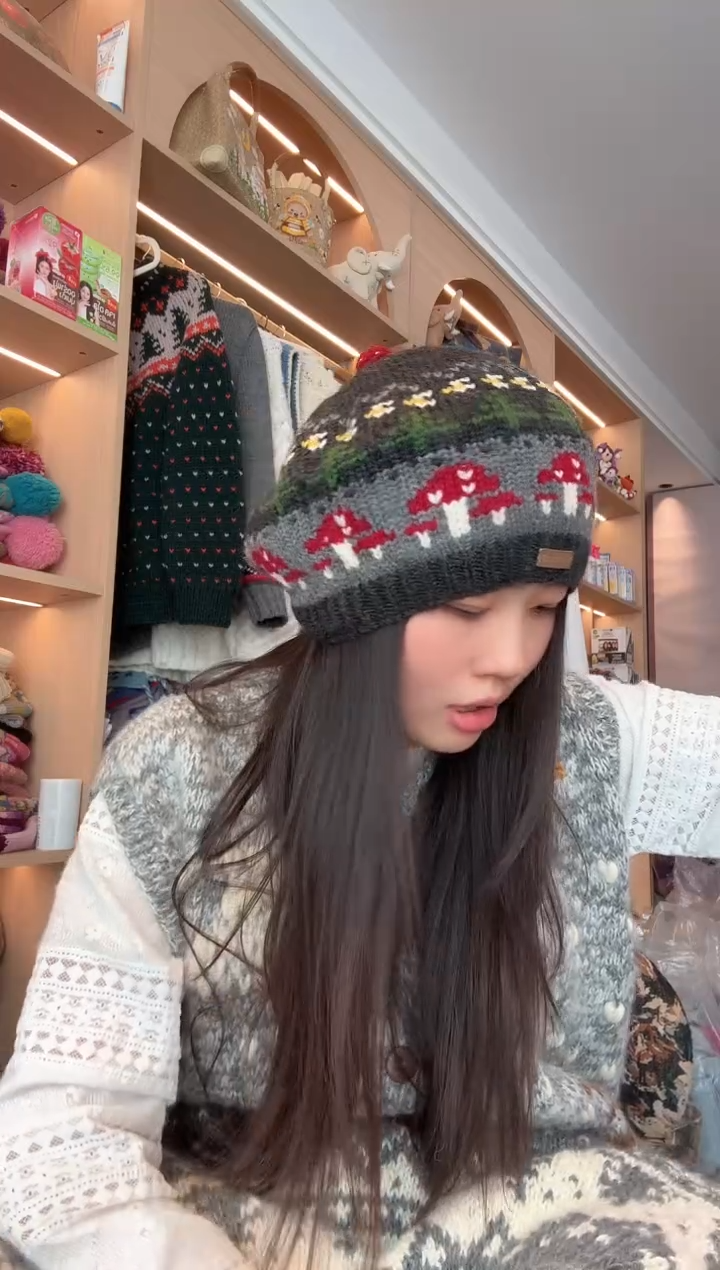 羊毛灰色草莓蓓蕾帽