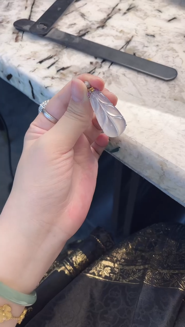 翡翠18K金镶嵌吊坠(不含链)翡翠叶子