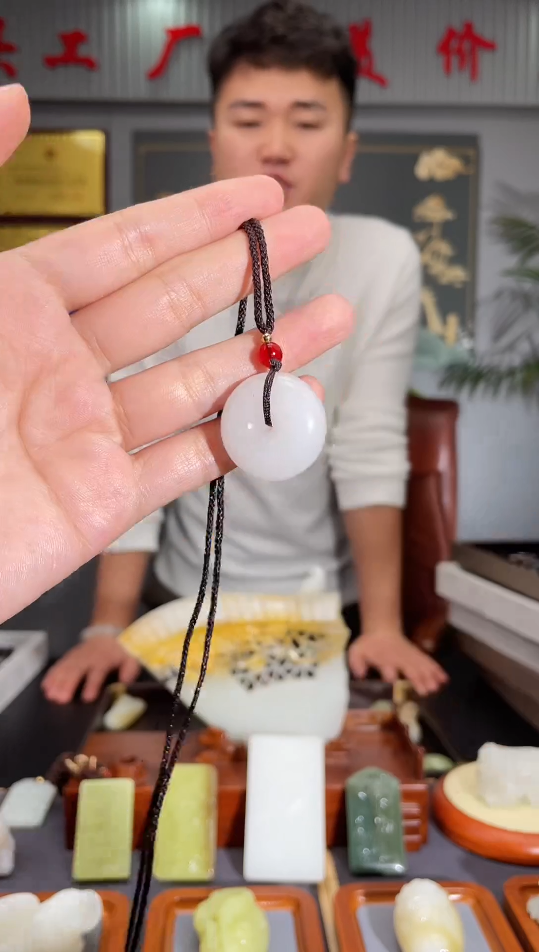 【闪购商品】石英质玉颈饰合金拍一发一 多样性发货