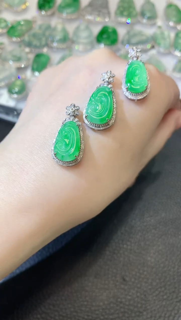 【闪购商品】翡翠吊坠(不含链)18K金镶嵌A12 多样性发货一件