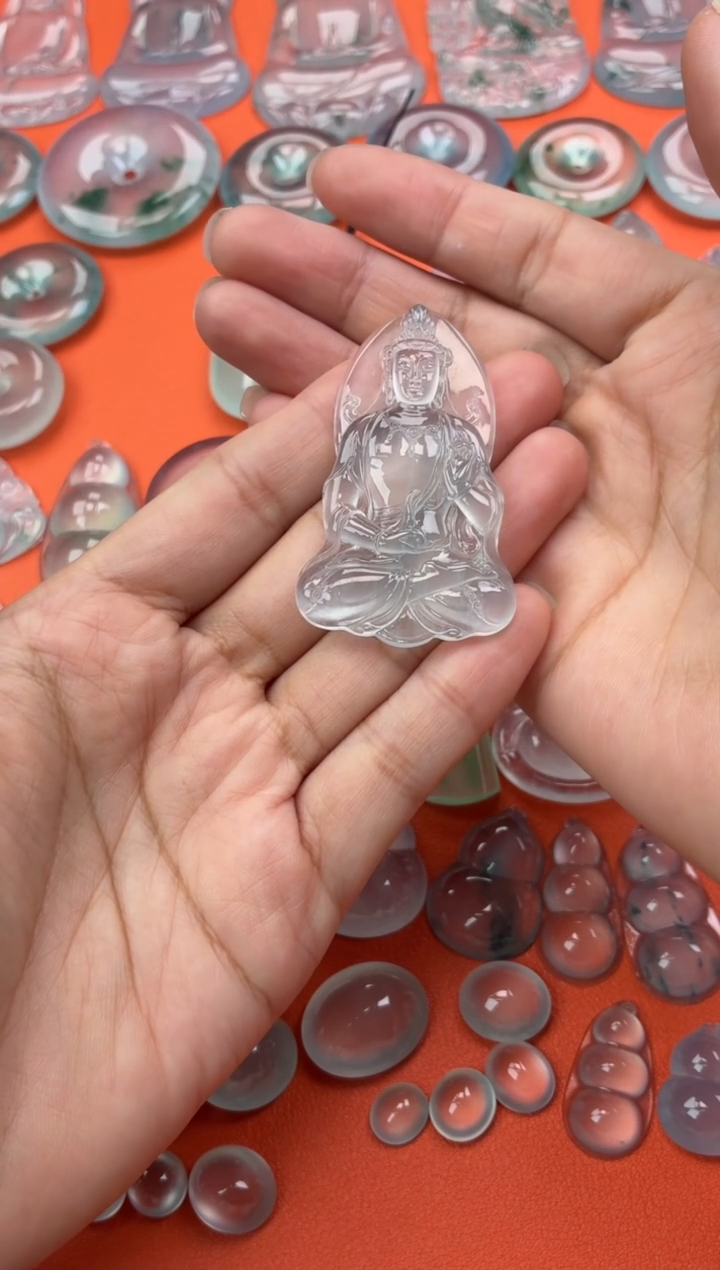 吊坠(不含链)未镶嵌翡翠32 观音 53.1 32.4 5.4