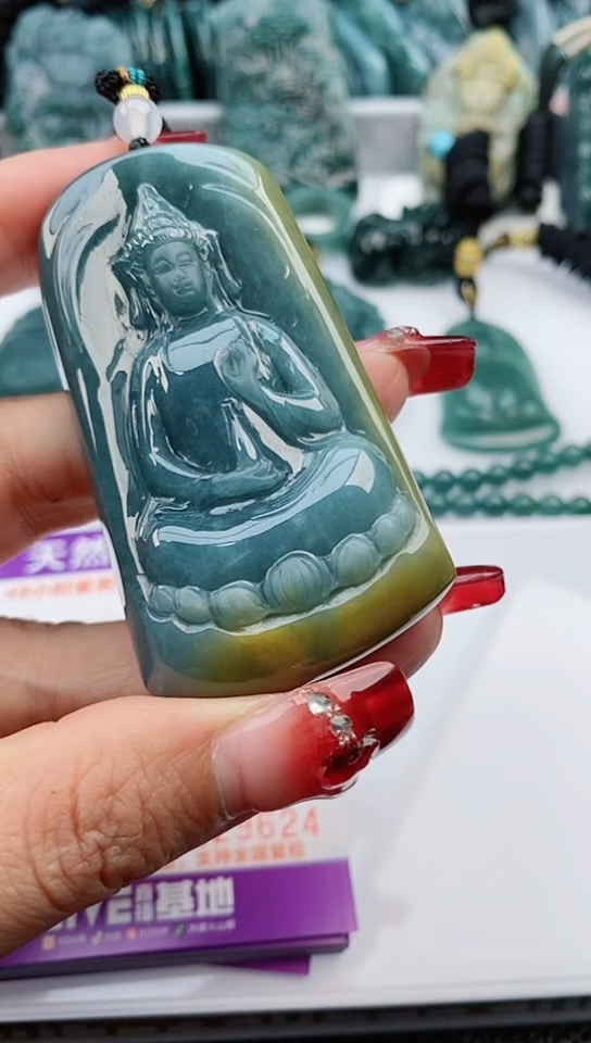 【闪购商品】翡翠颈饰未镶嵌           