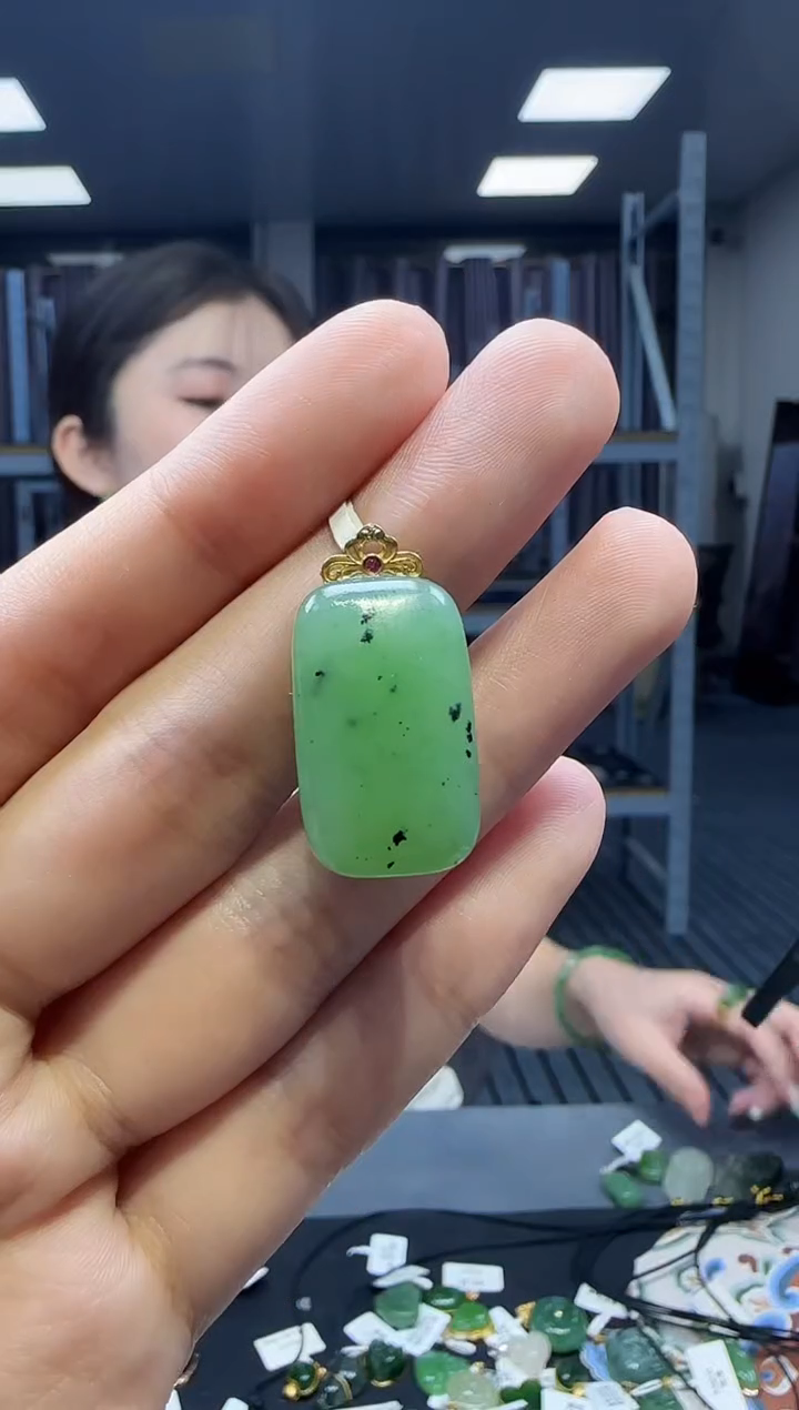 和田玉18K金镶嵌挂件1