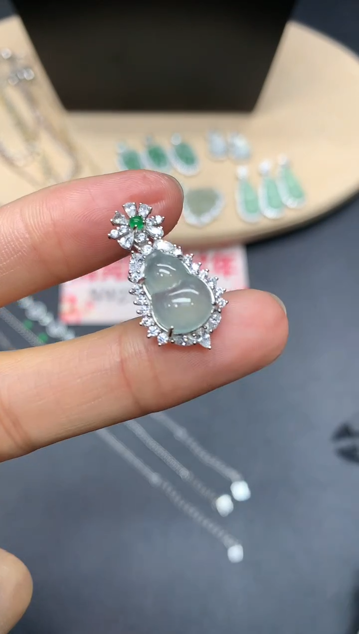 【闪购商品】翡翠吊坠(不含链)银S925镶嵌葫芦【多样性发其一】