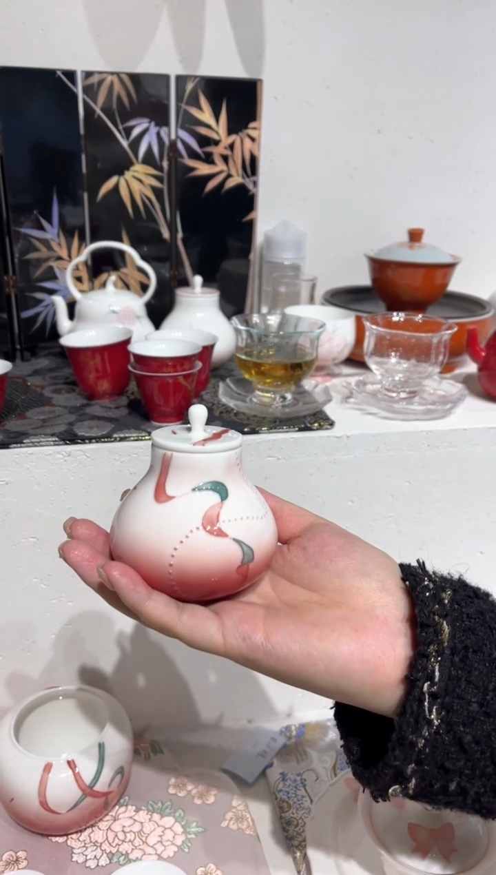 【闪购商品】壁丹-飞天飘带-笑拥小茶叶罐