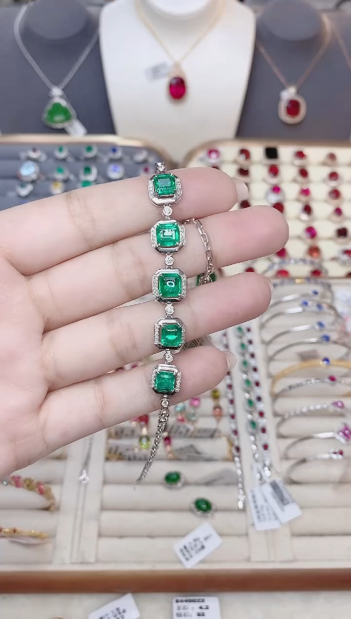 18K金镶嵌祖母绿手链祖母绿美*美.