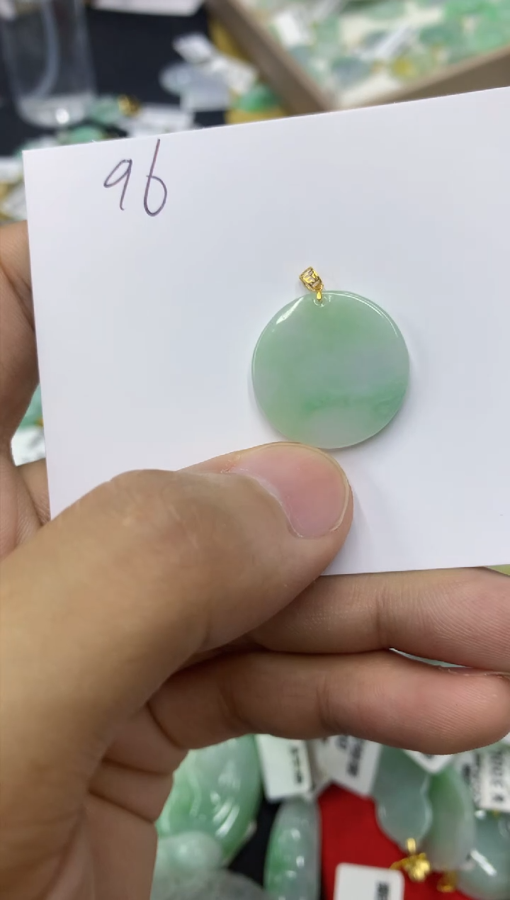 翡翠18K金镶嵌颈饰11111111111