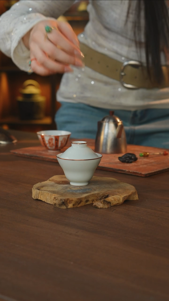 包铜素胎小葫芦盖碗