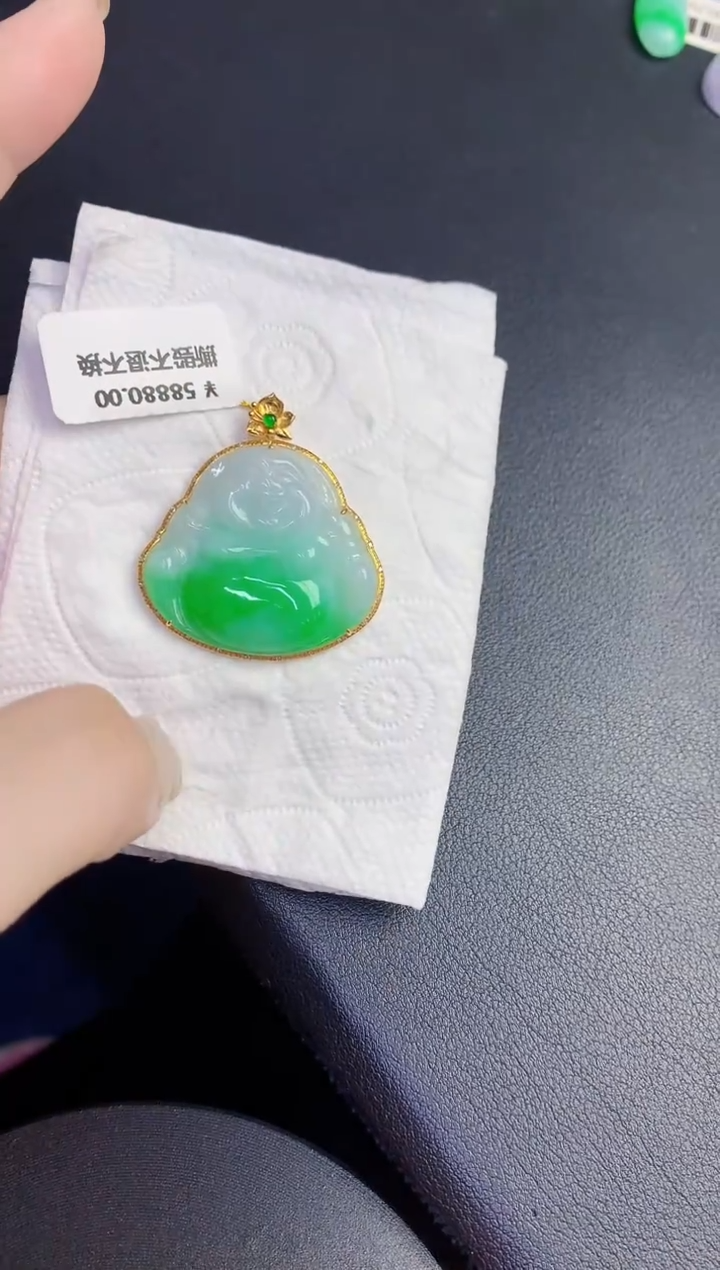 颈饰18K金镶嵌翡翠缅甸天然翡翠A货