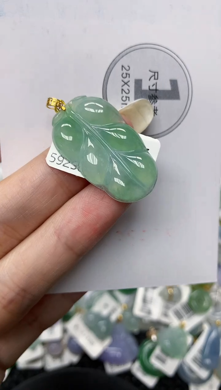 颈饰18K金镶嵌翡翠11111111111