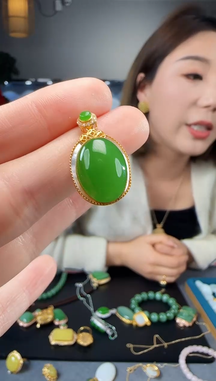 【闪购商品】和田玉吊坠(不含链)18K金镶嵌1