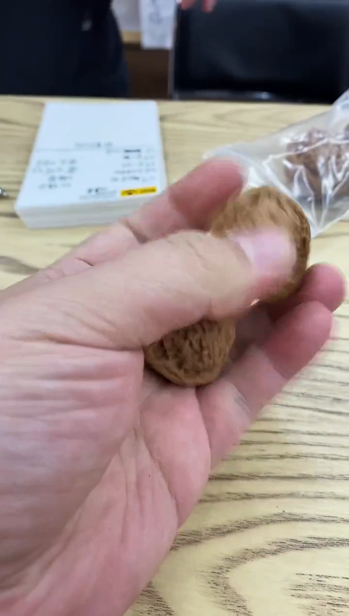 把件核桃【南疆石】0.1元南疆练手对微黄