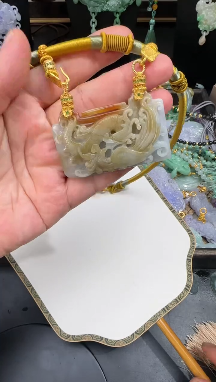 【闪购商品】翡翠未镶嵌颈饰拍照