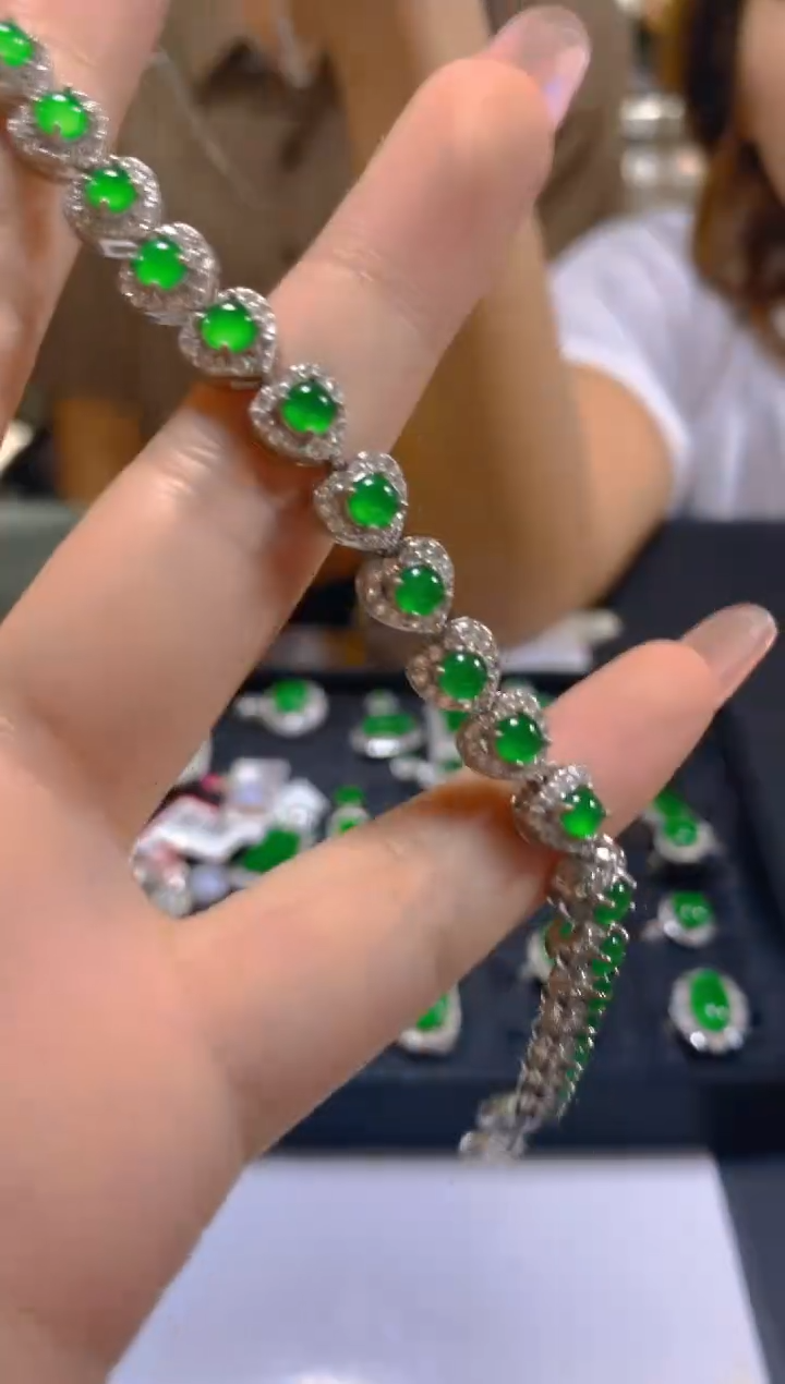 未镶嵌手链翡翠多样性发一