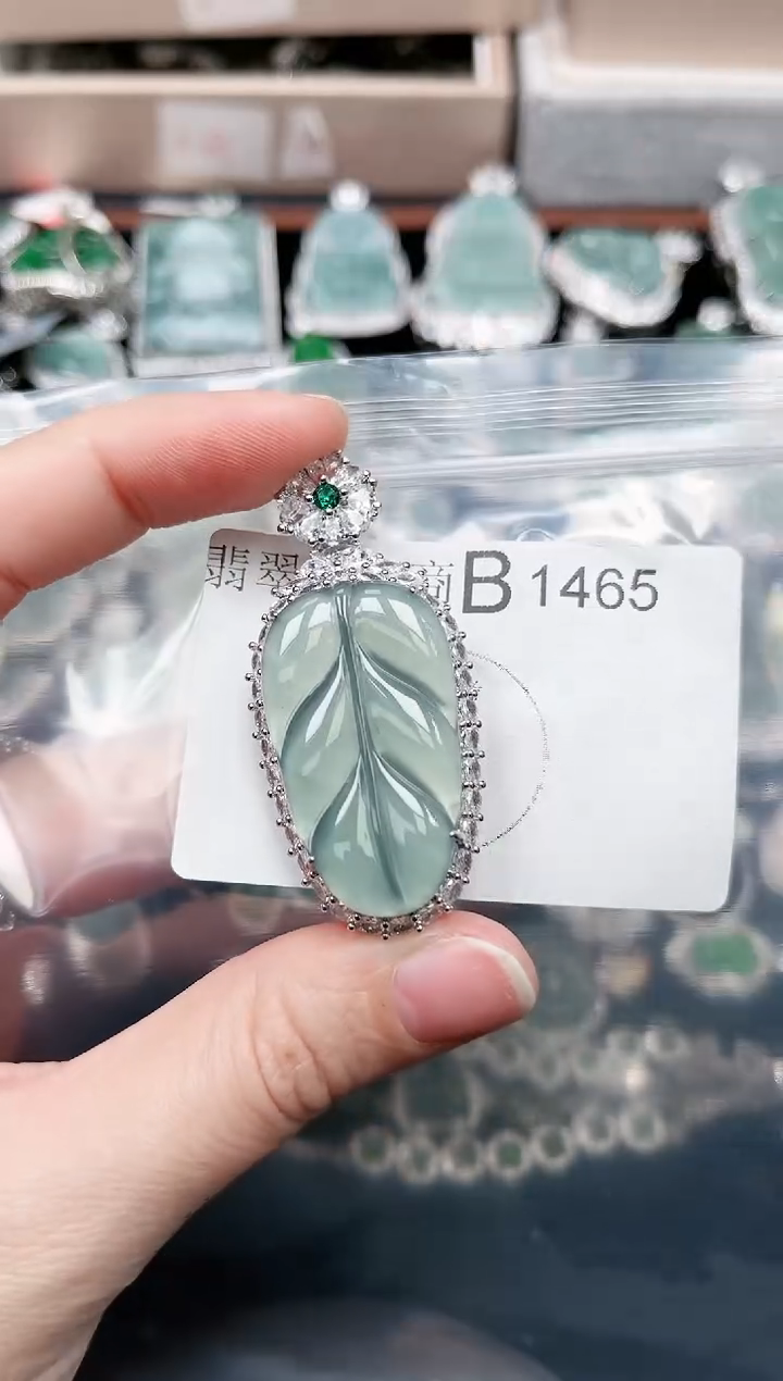 【闪购商品】翡翠颈饰未镶嵌1465赠皮绳