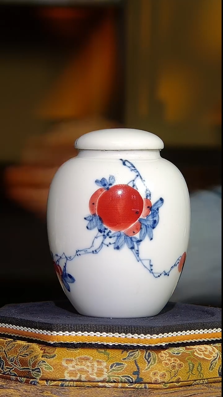 景德镇全手绘高温青花薄胎笔筒