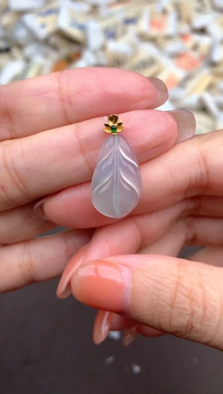 18K金镶嵌挂件翡翠一