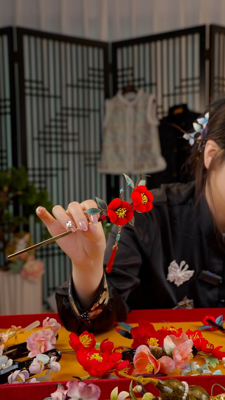 刺绣A*V改边夹  非遗苏绣绒花