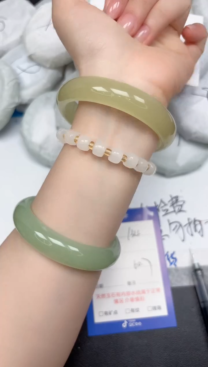 未镶嵌手镯石英质玉134-60.7
