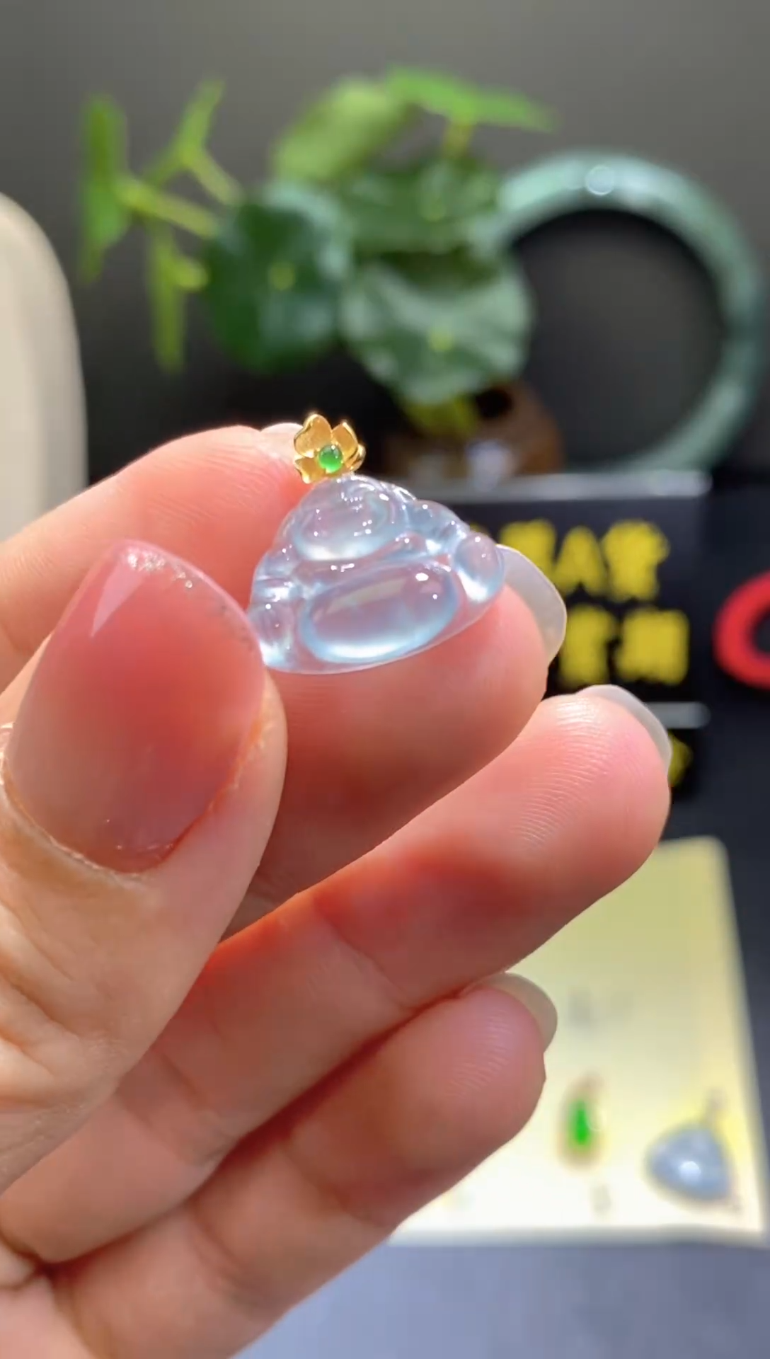 翡翠18K金镶嵌颈饰翡翠吊坠